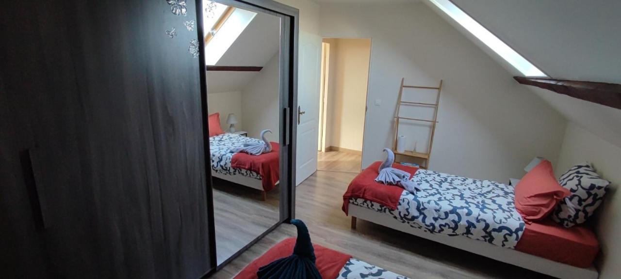 Au Pied Du Chateau 2 Bellegarde-du-Loiret Quarto foto